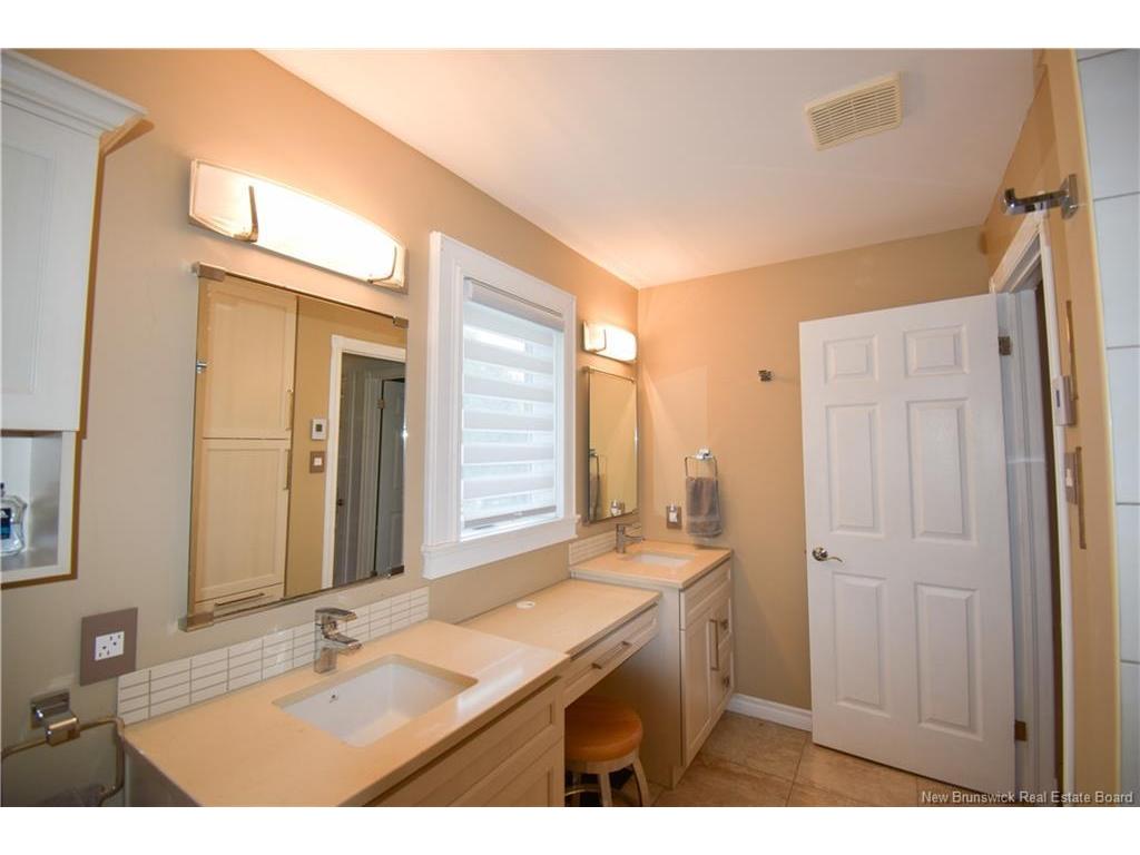 









490


Carter

,
Bathurst,




NB
E2A 4S5

