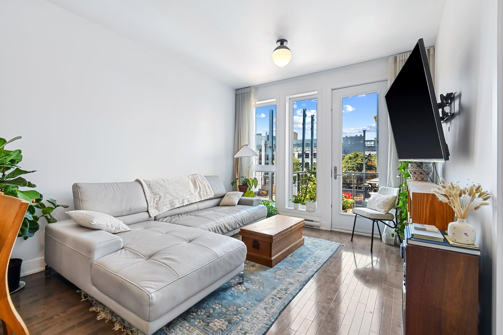 









3551


Rue St-Dominique

, 302,
Montréal (Le Plateau-Mont-Royal),




QC
H2X2X5

