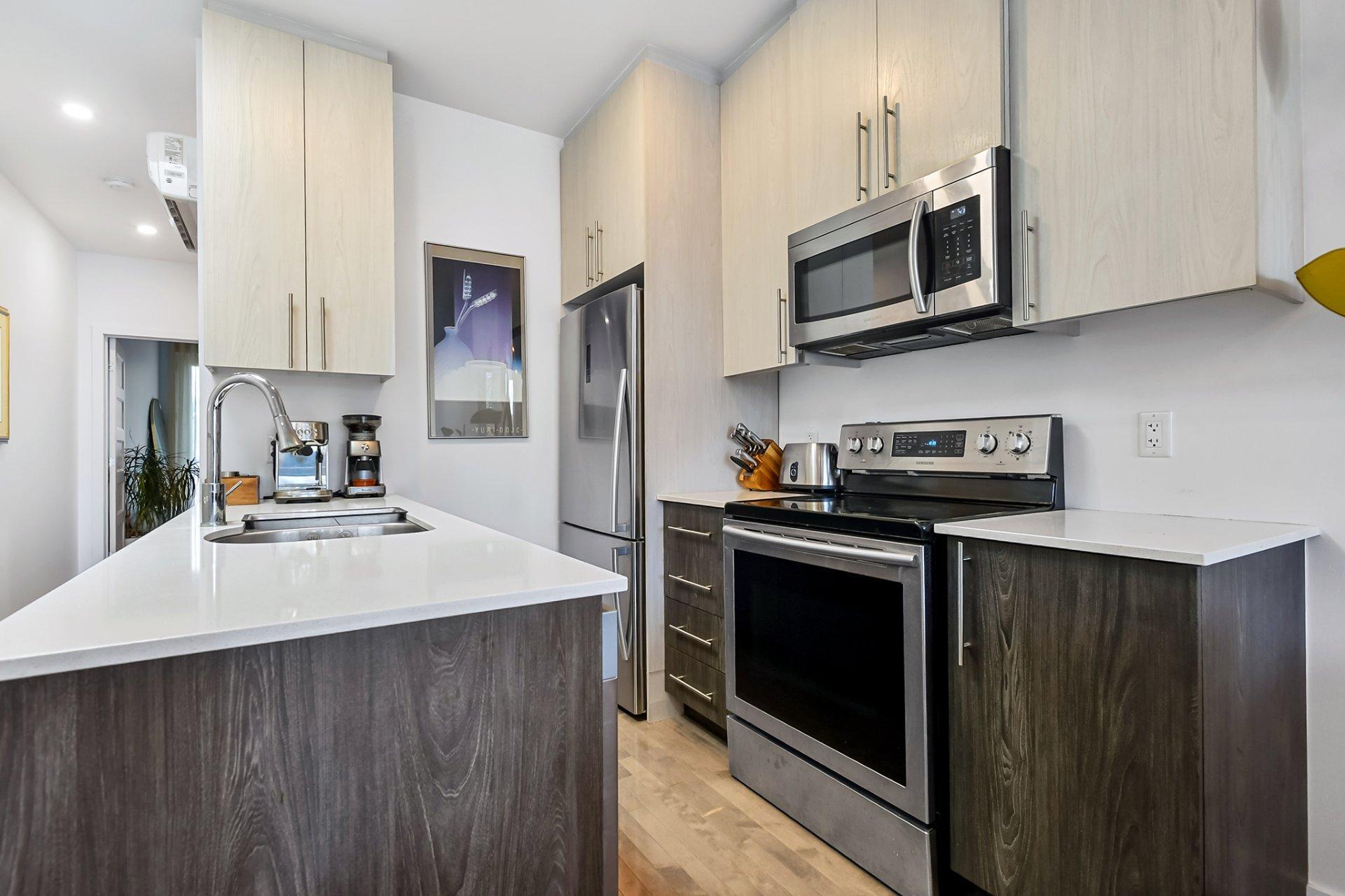









3551


Rue St-Dominique

, 302,
Montréal (Le Plateau-Mont-Royal),




QC
H2X2X5

