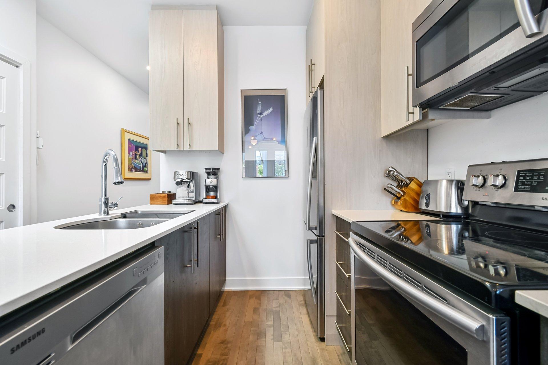 









3551


Rue St-Dominique

, 302,
Montréal (Le Plateau-Mont-Royal),




QC
H2X2X5

