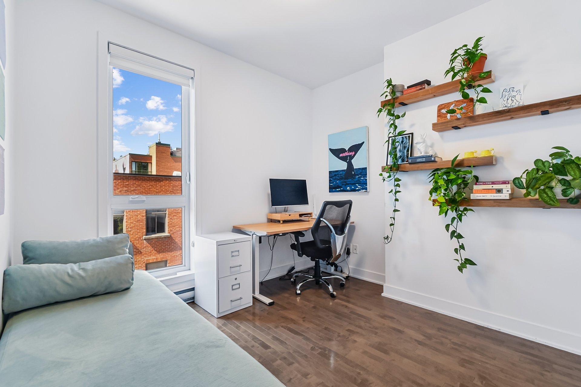









3551


Rue St-Dominique

, 302,
Montréal (Le Plateau-Mont-Royal),




QC
H2X2X5

