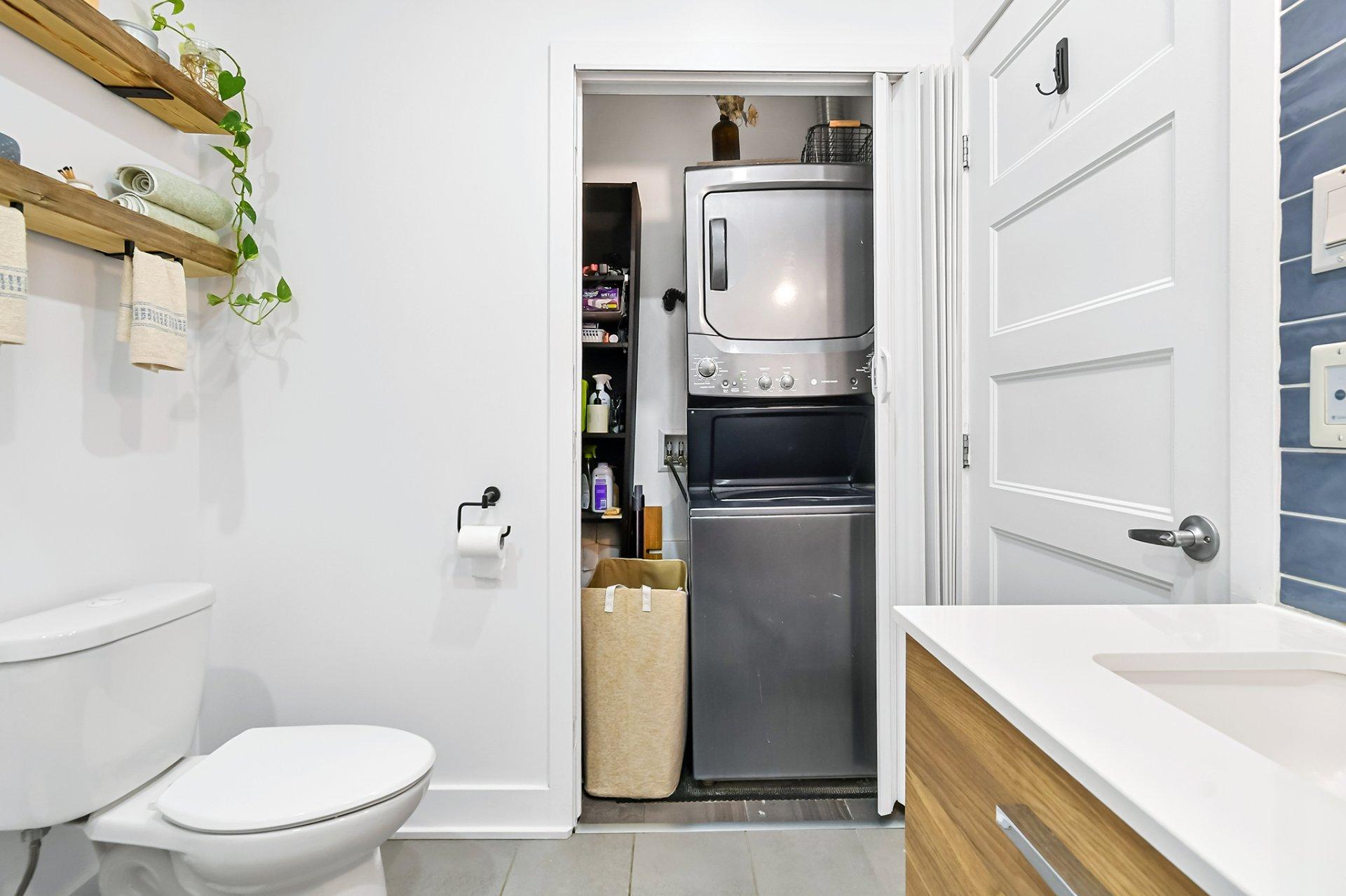 









3551


Rue St-Dominique

, 302,
Montréal (Le Plateau-Mont-Royal),




QC
H2X2X5

