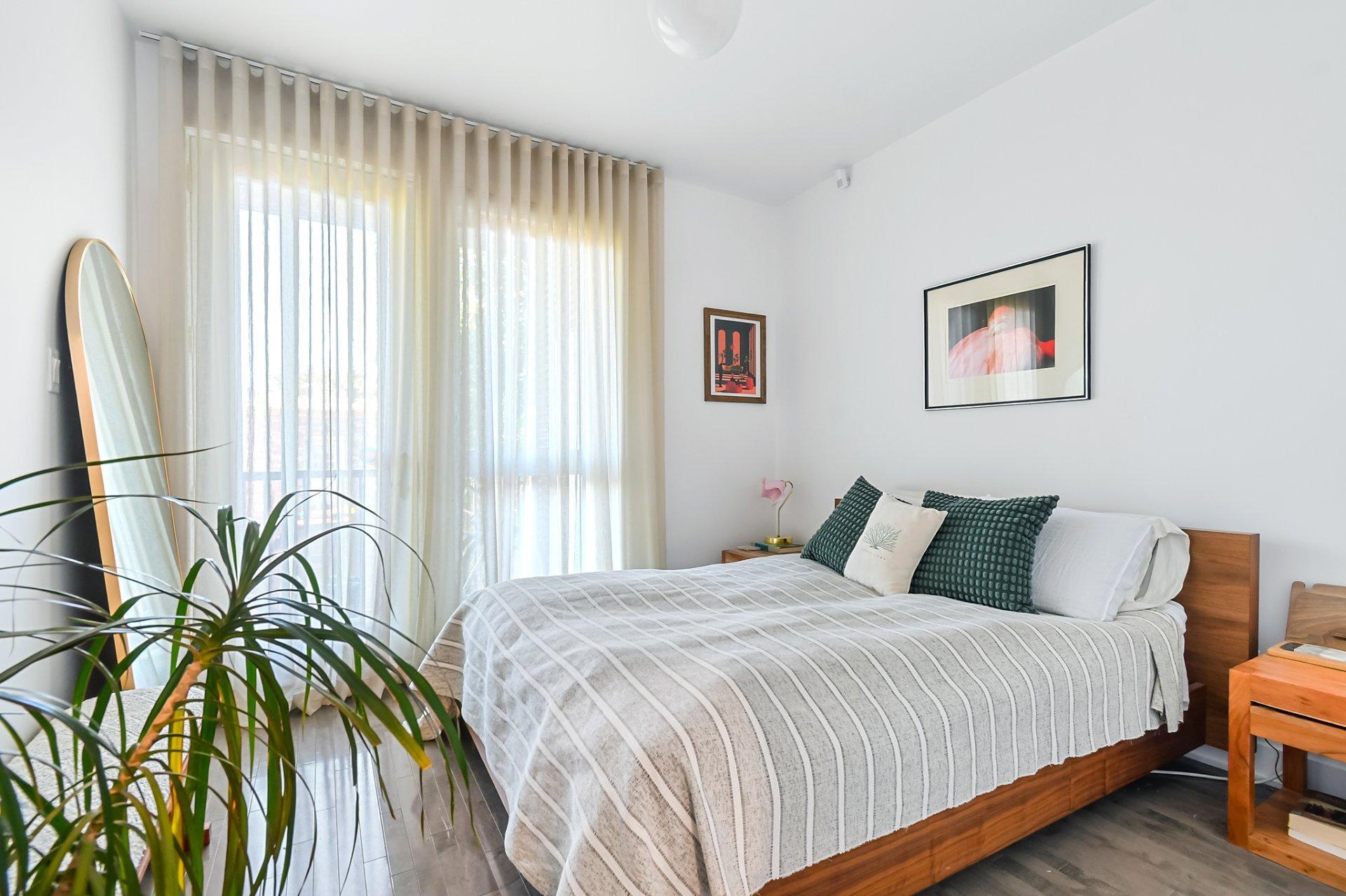 









3551


Rue St-Dominique

, 302,
Montréal (Le Plateau-Mont-Royal),




QC
H2X2X5

