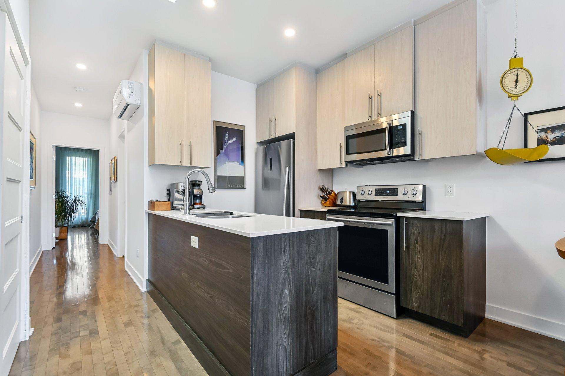 









3551


Rue St-Dominique

, 302,
Montréal (Le Plateau-Mont-Royal),




QC
H2X2X5

