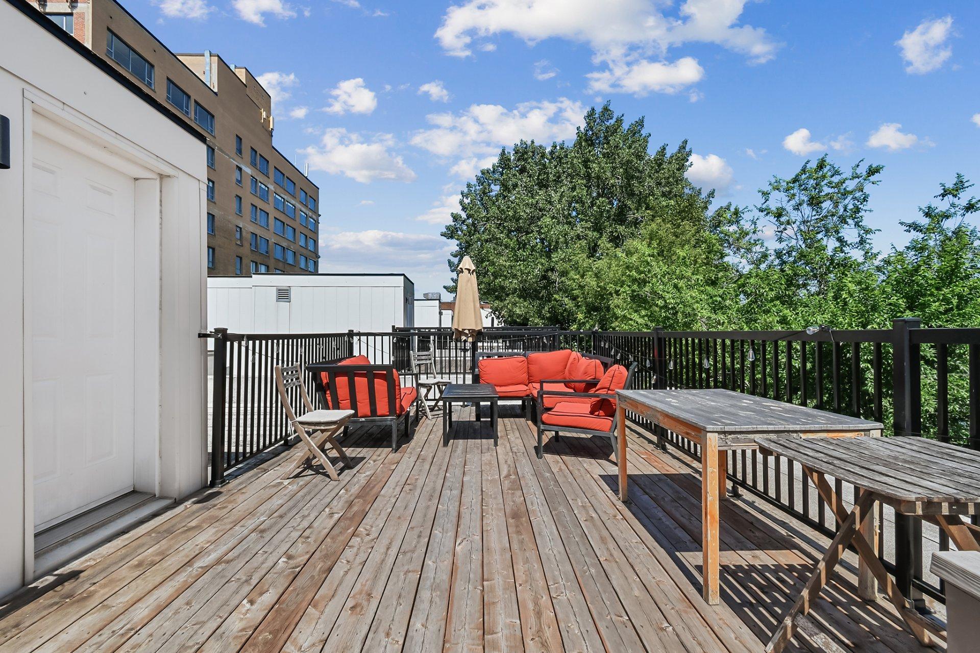 









3551


Rue St-Dominique

, 302,
Montréal (Le Plateau-Mont-Royal),




QC
H2X2X5

