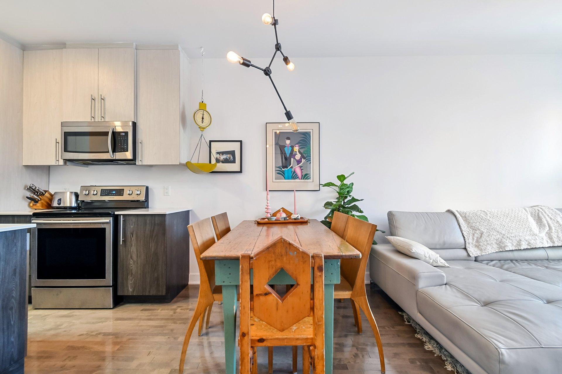 









3551


Rue St-Dominique

, 302,
Montréal (Le Plateau-Mont-Royal),




QC
H2X2X5

