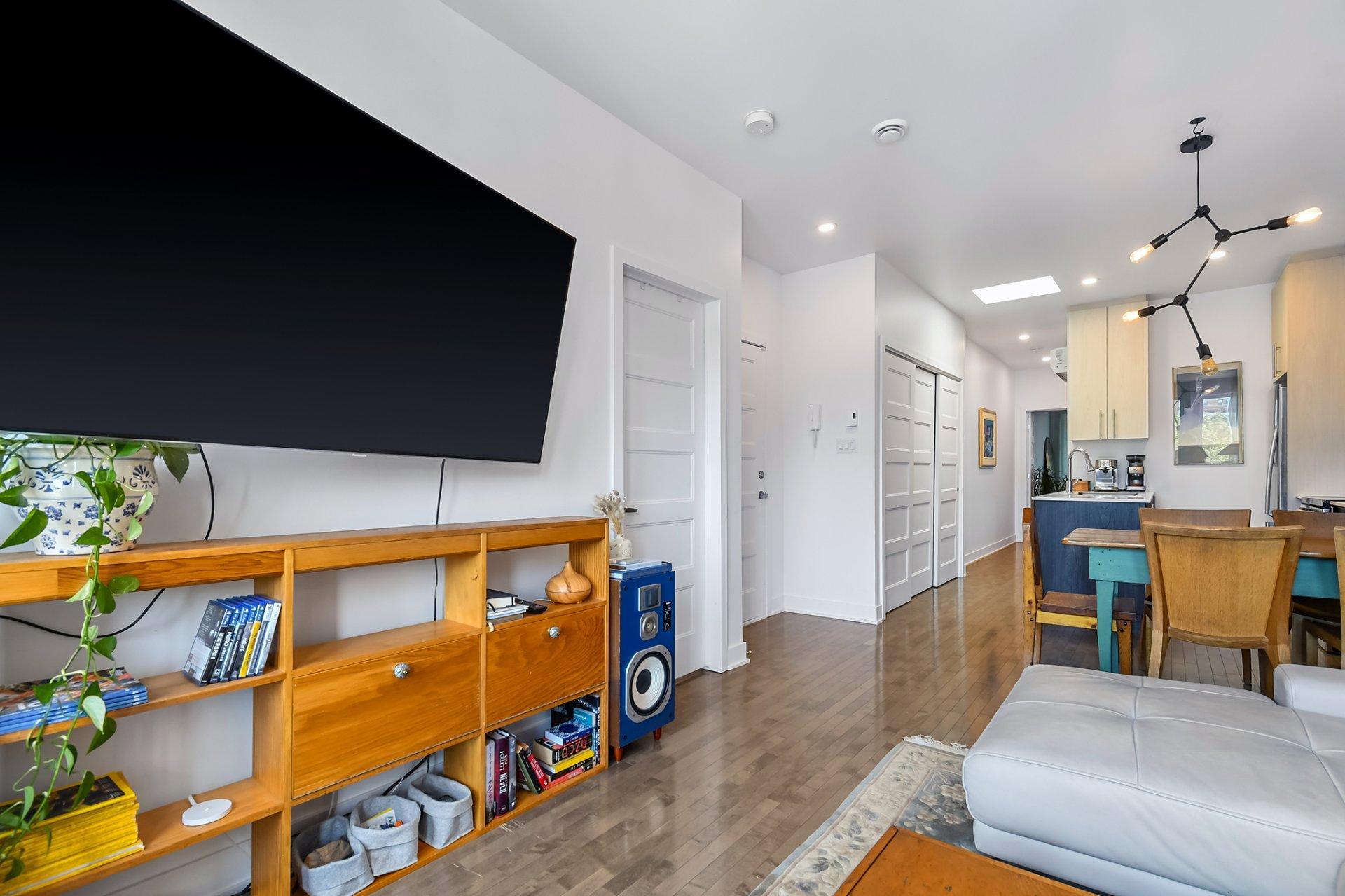 









3551


Rue St-Dominique

, 302,
Montréal (Le Plateau-Mont-Royal),




QC
H2X2X5

