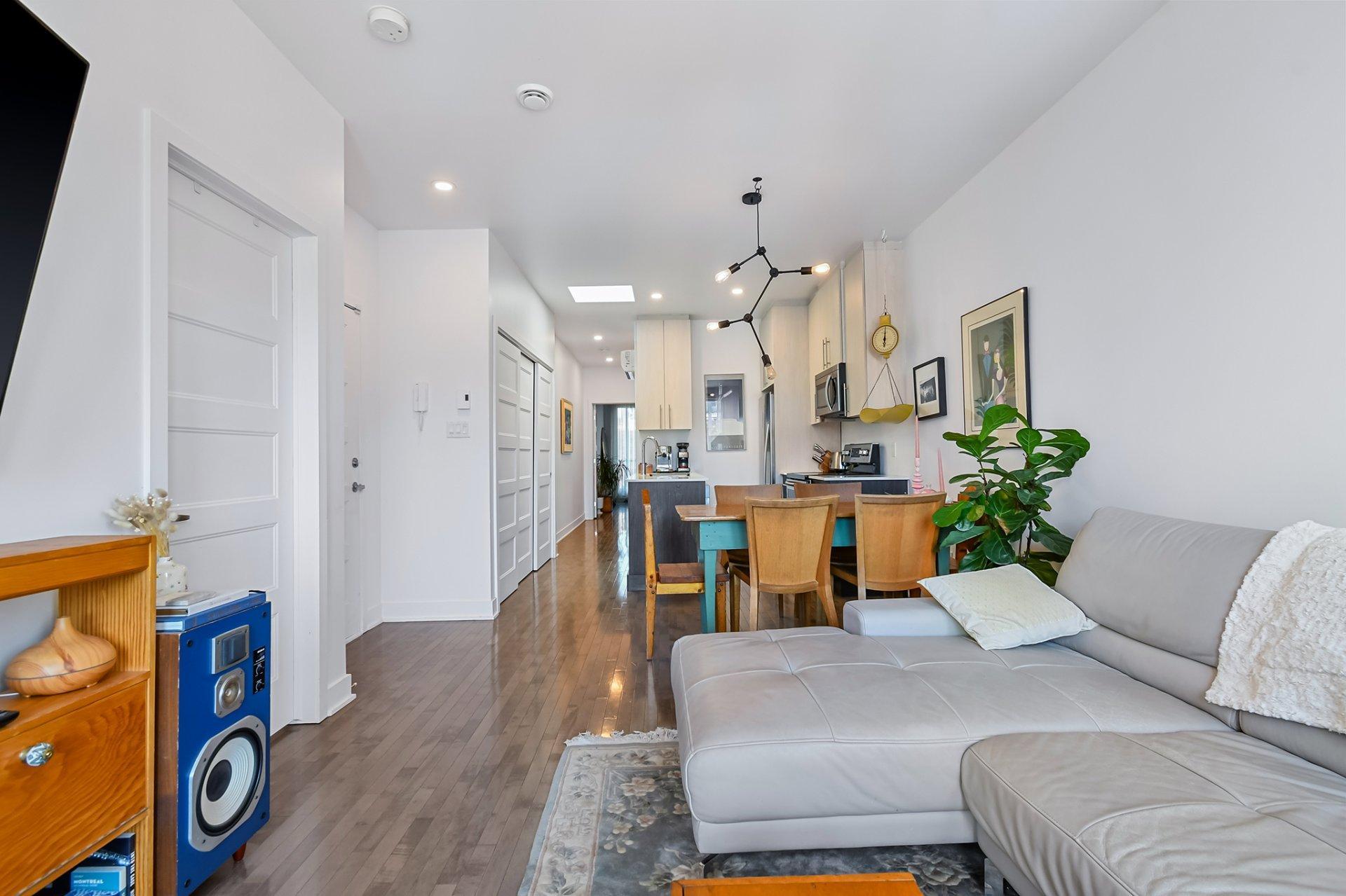 









3551


Rue St-Dominique

, 302,
Montréal (Le Plateau-Mont-Royal),




QC
H2X2X5

