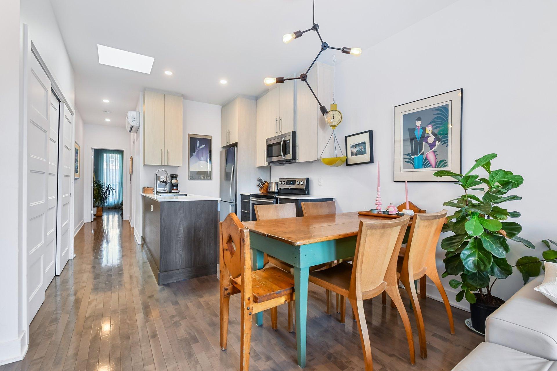 









3551


Rue St-Dominique

, 302,
Montréal (Le Plateau-Mont-Royal),




QC
H2X2X5

