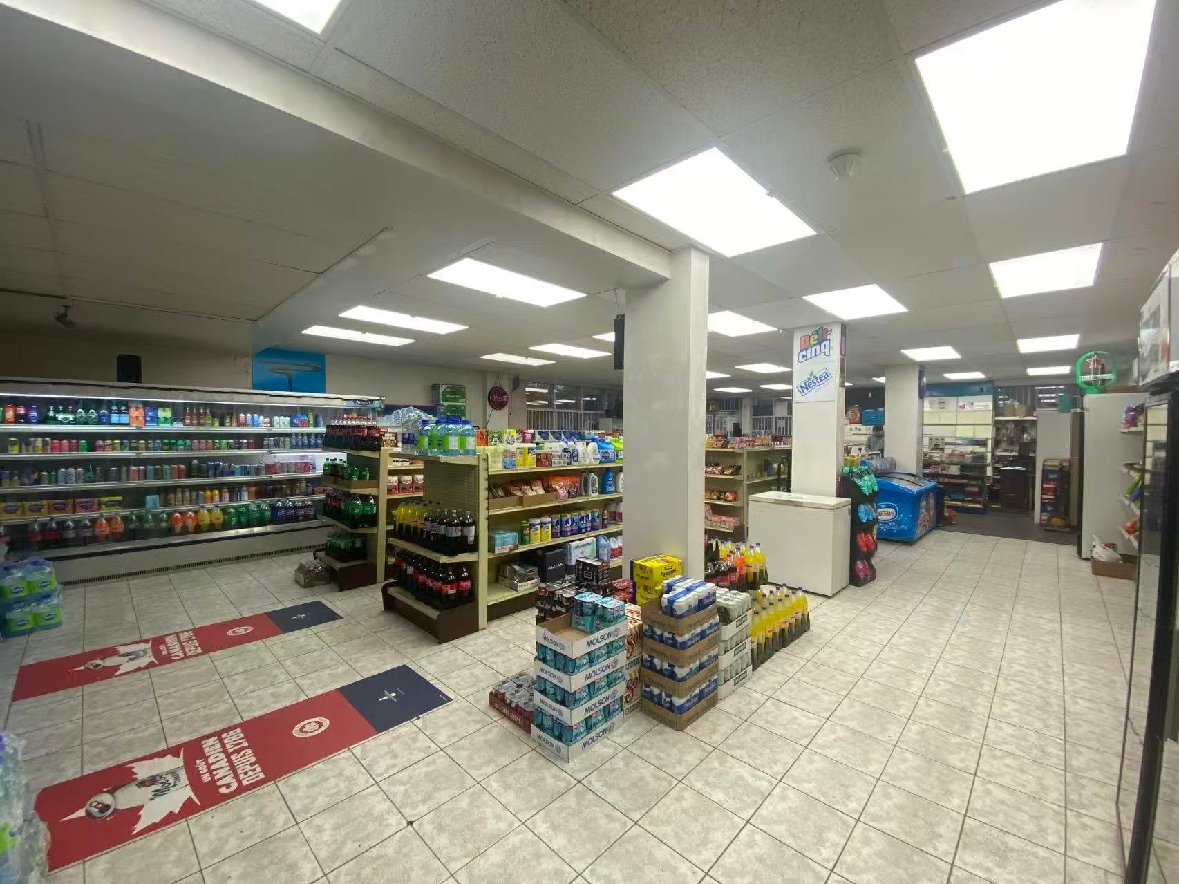 









7401


Av. Papineau

,
Montréal (Villeray/Saint-Michel/Parc-Extension),




QC
H2E2G9

