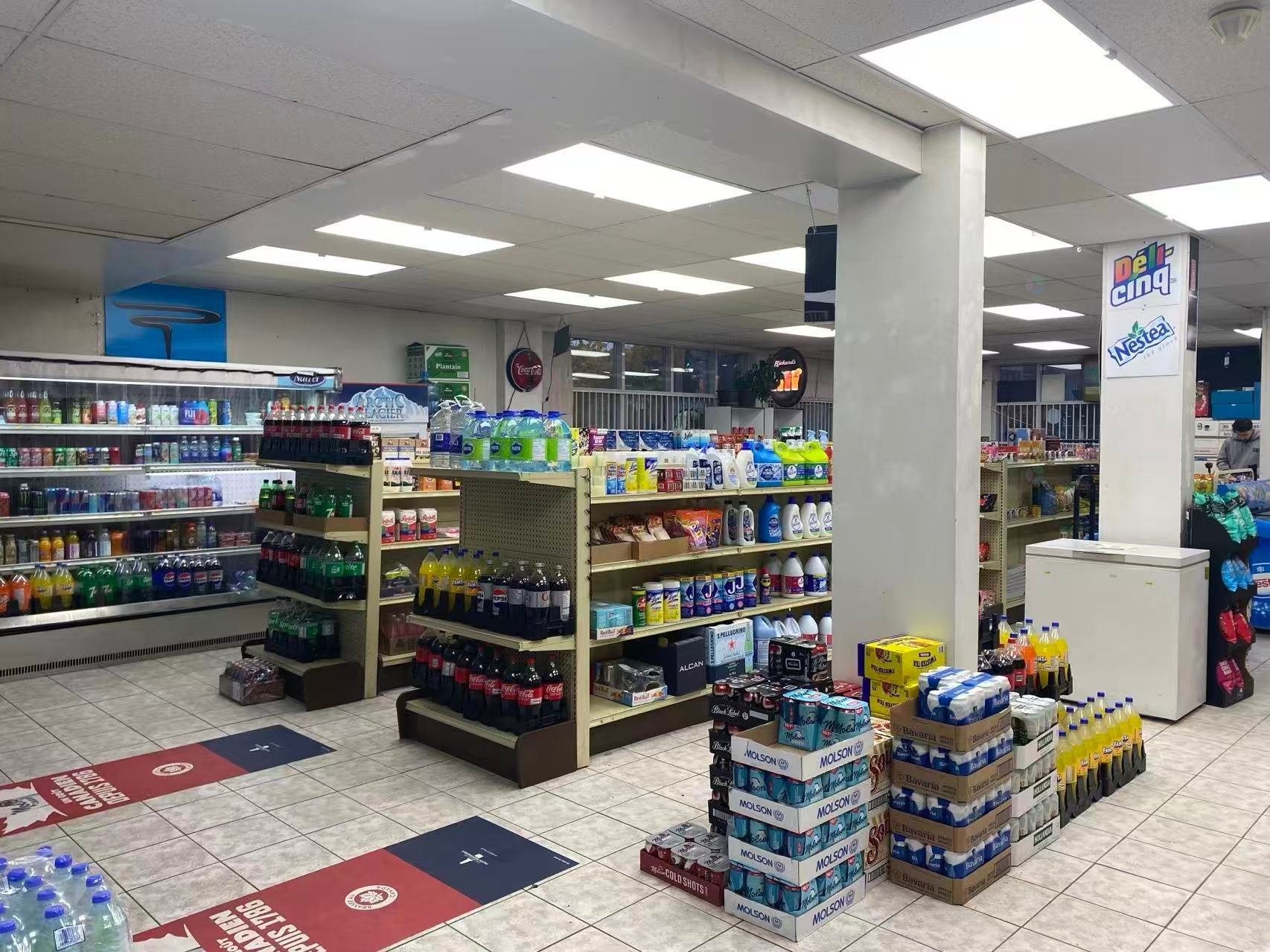 









7401


Av. Papineau

,
Montréal (Villeray/Saint-Michel/Parc-Extension),




QC
H2E2G9

