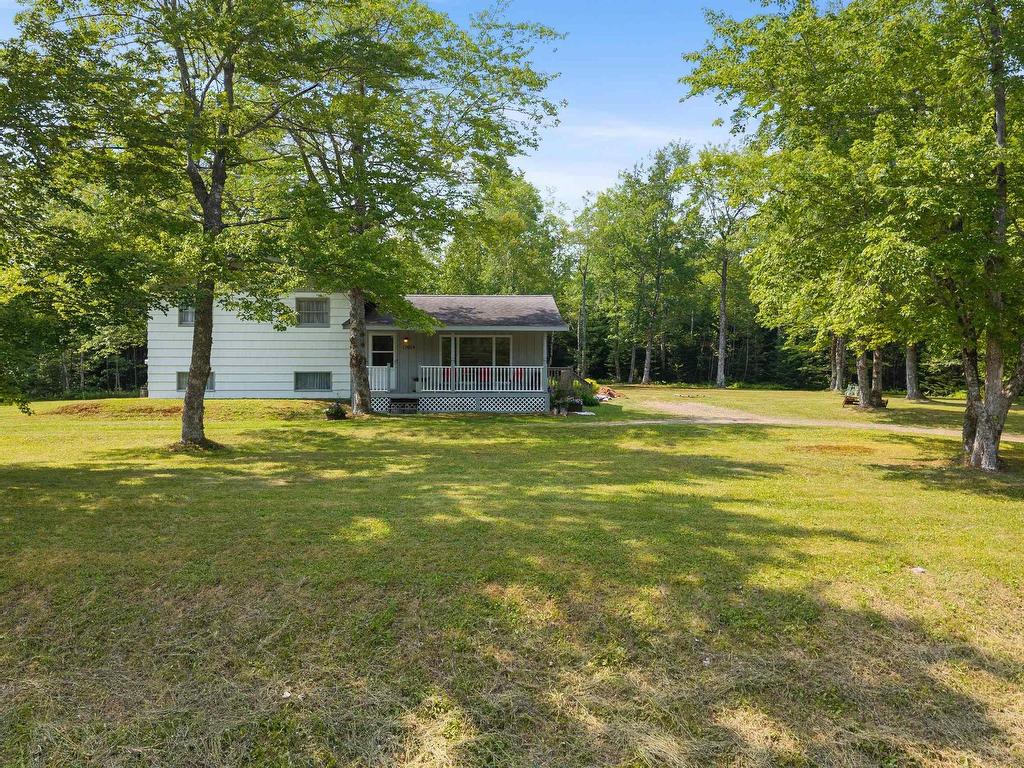 












19014 Highway 2

,
Fort Ellis,




NS
B0N 2J0

