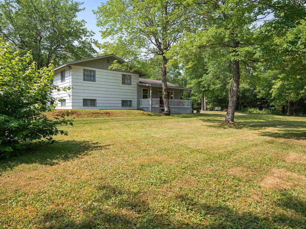 












19014 Highway 2

,
Fort Ellis,




NS
B0N 2J0

