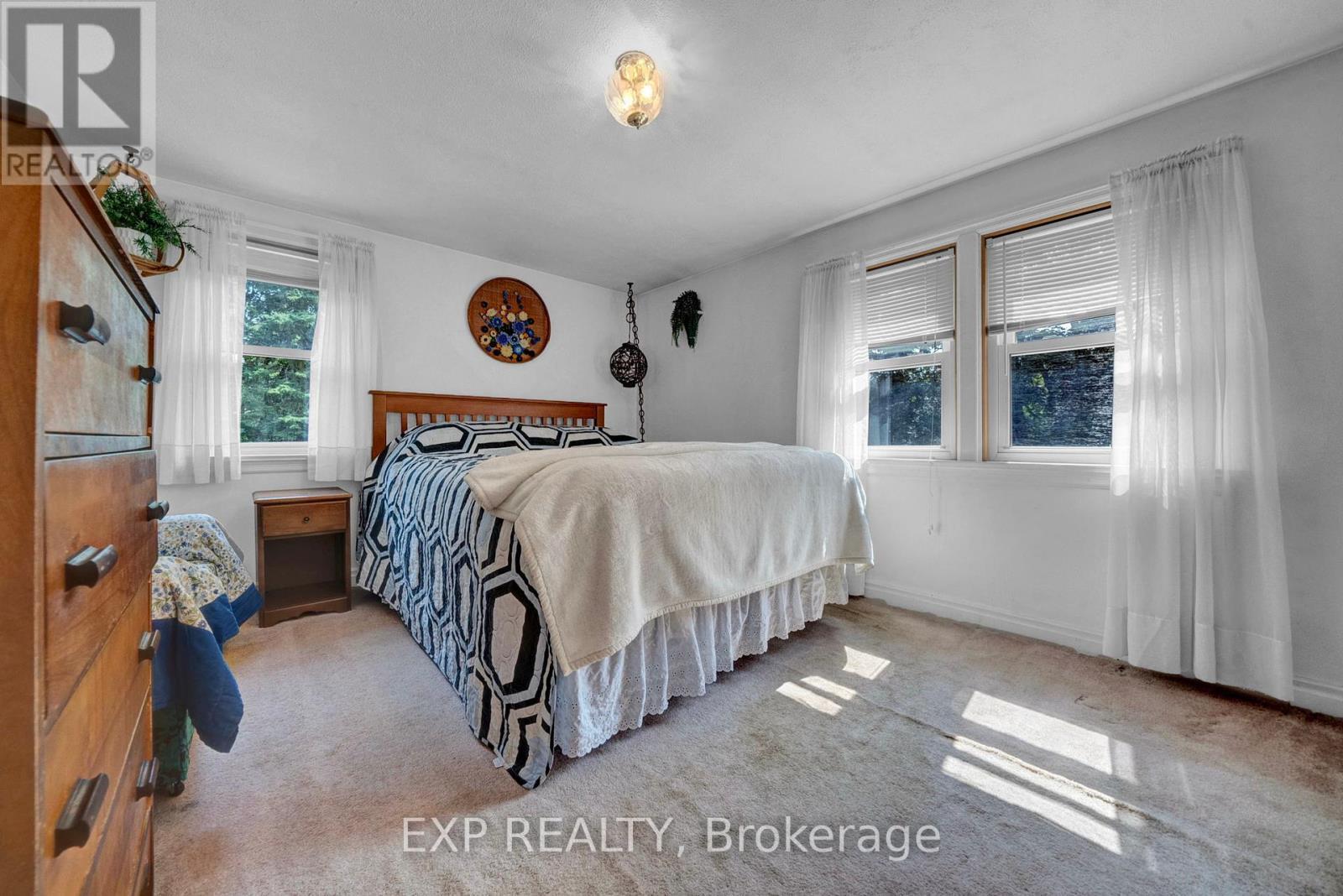 












3253 TOOLEY ROAD

,
Clarington (Courtice),




Ontario
L1E2K7

