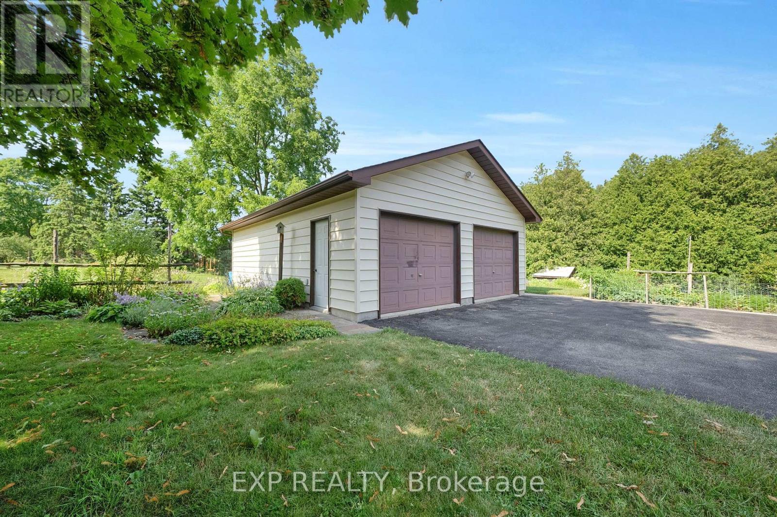 












3253 TOOLEY ROAD

,
Clarington (Courtice),




Ontario
L1E2K7

