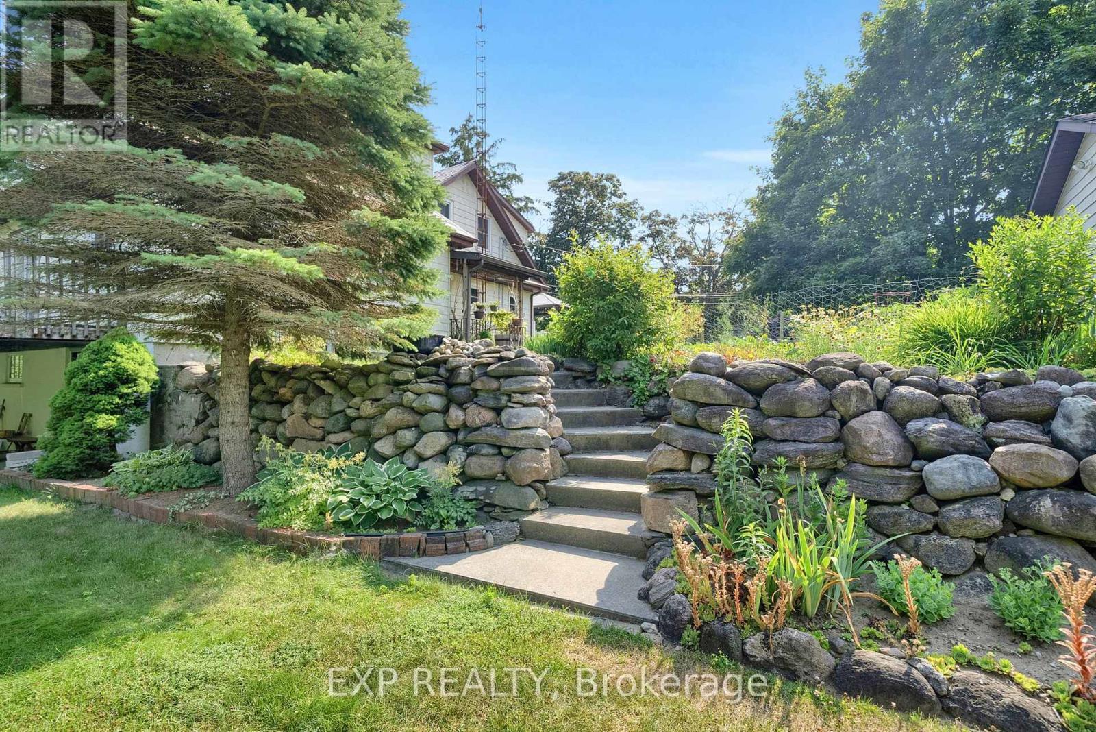 












3253 TOOLEY ROAD

,
Clarington (Courtice),




Ontario
L1E2K7

