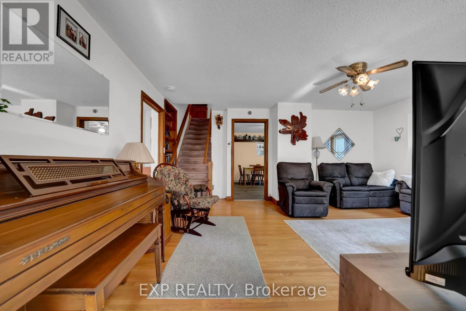 












3253 TOOLEY ROAD

,
Clarington (Courtice),




Ontario
L1E2K7

