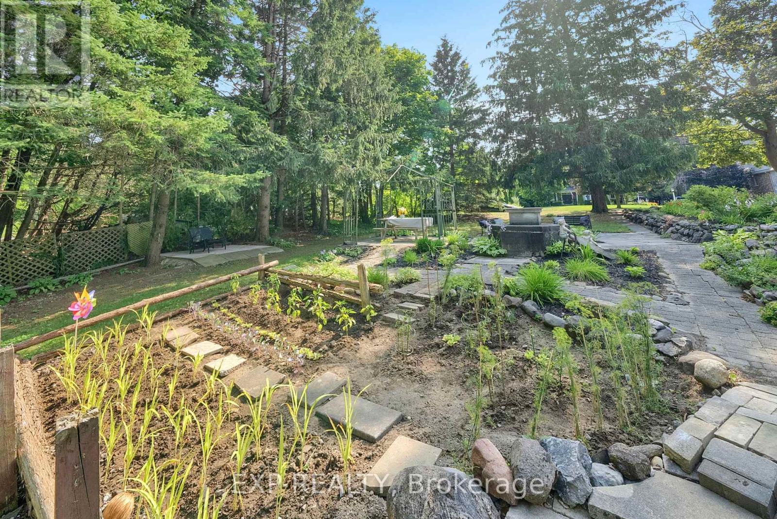 












3253 TOOLEY ROAD

,
Clarington (Courtice),




Ontario
L1E2K7

