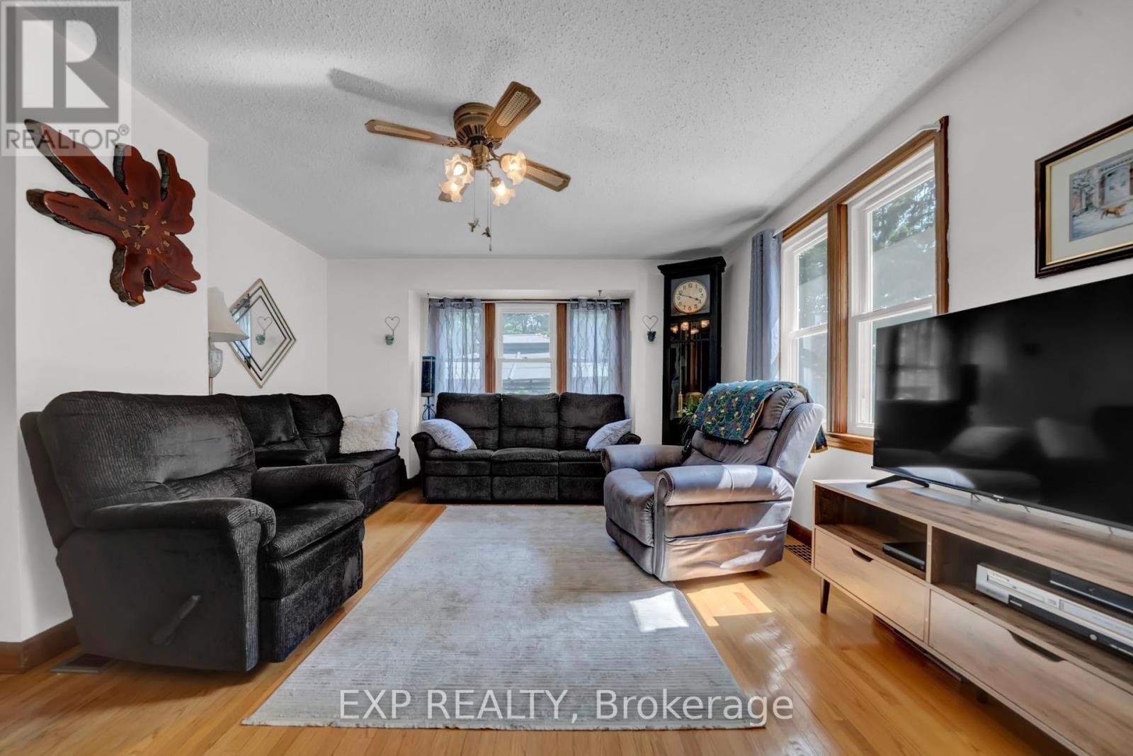 












3253 TOOLEY ROAD

,
Clarington (Courtice),




Ontario
L1E2K7


