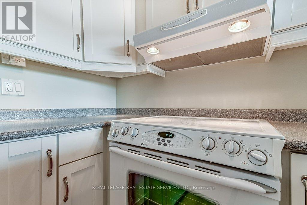 












415 - 2511 LAKESHORE ROAD W

,
Oakville,




Ontario
L6L6L9

