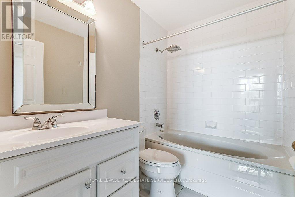 












415 - 2511 LAKESHORE ROAD W

,
Oakville,




Ontario
L6L6L9


