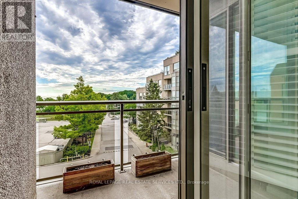 












415 - 2511 LAKESHORE ROAD W

,
Oakville,




Ontario
L6L6L9

