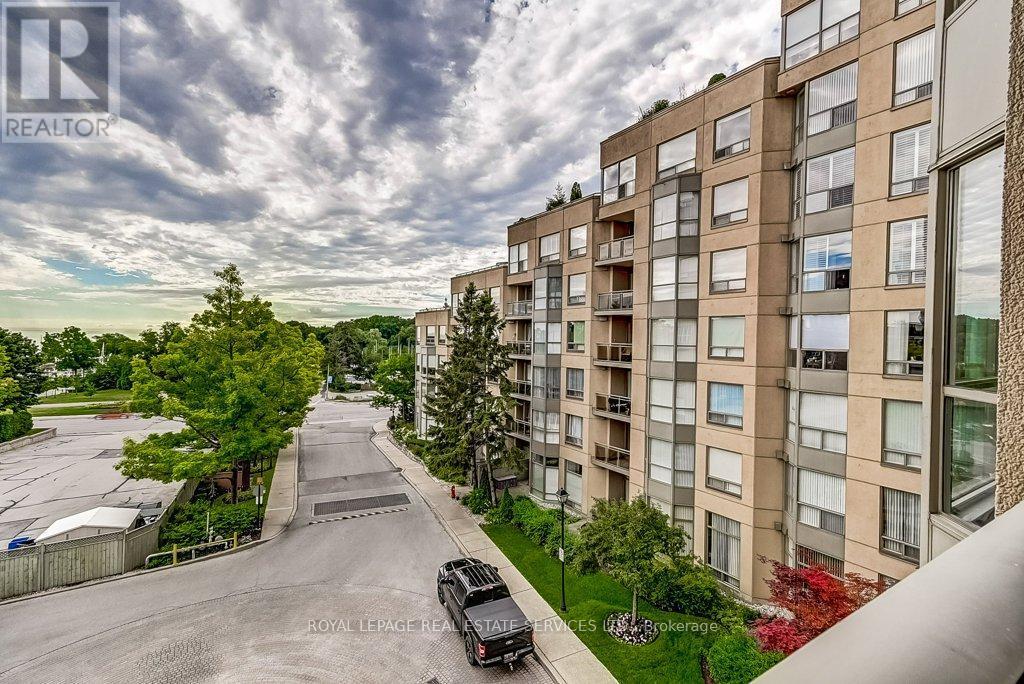 












415 - 2511 LAKESHORE ROAD W

,
Oakville,




Ontario
L6L6L9

