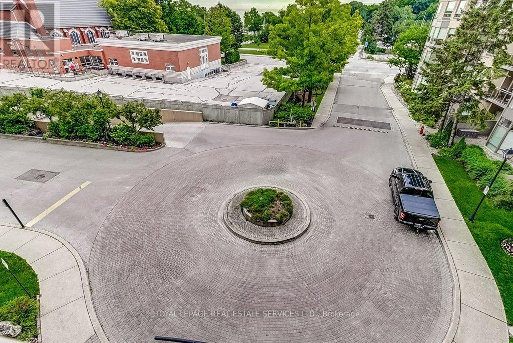 












415 - 2511 LAKESHORE ROAD W

,
Oakville,




Ontario
L6L6L9

