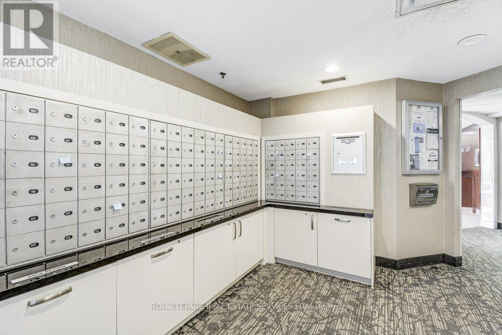 












415 - 2511 LAKESHORE ROAD W

,
Oakville,




Ontario
L6L6L9

