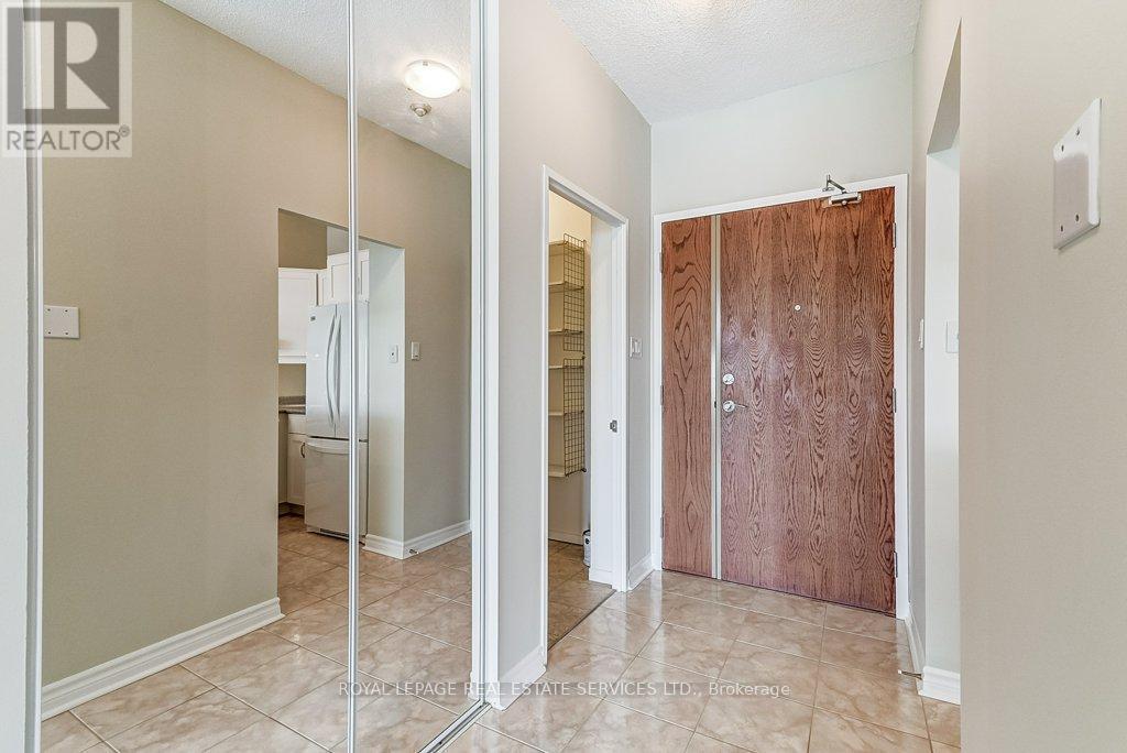 












415 - 2511 LAKESHORE ROAD W

,
Oakville,




Ontario
L6L6L9

