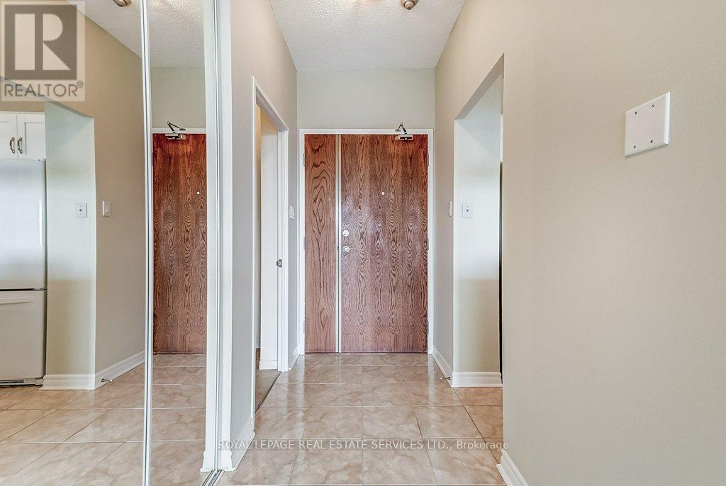 












415 - 2511 LAKESHORE ROAD W

,
Oakville,




Ontario
L6L6L9

