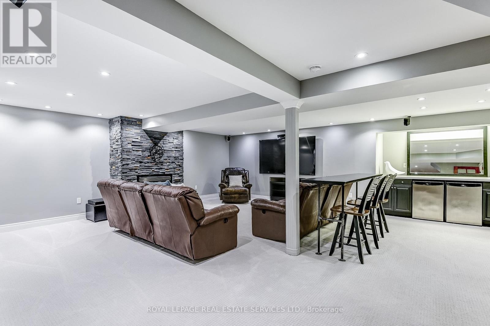 












2783 DUNCAIRN DRIVE

,
Mississauga,




Ontario
L5M5C6


