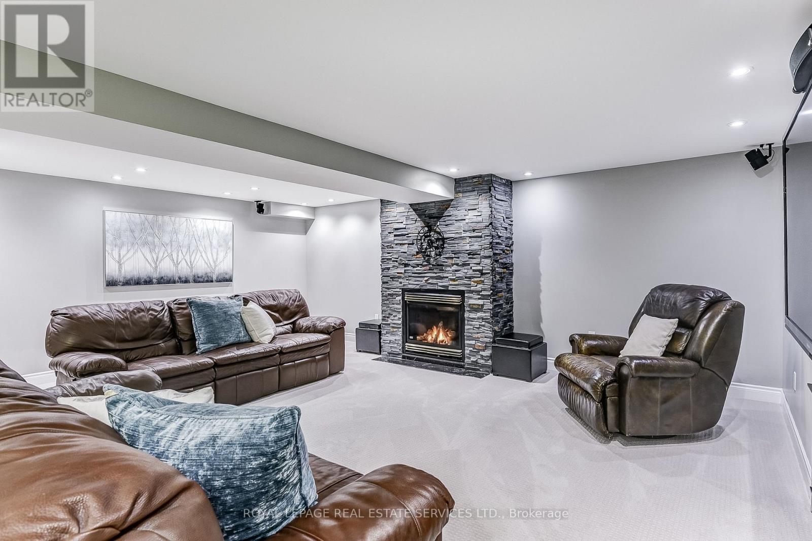 












2783 DUNCAIRN DRIVE

,
Mississauga,




Ontario
L5M5C6

