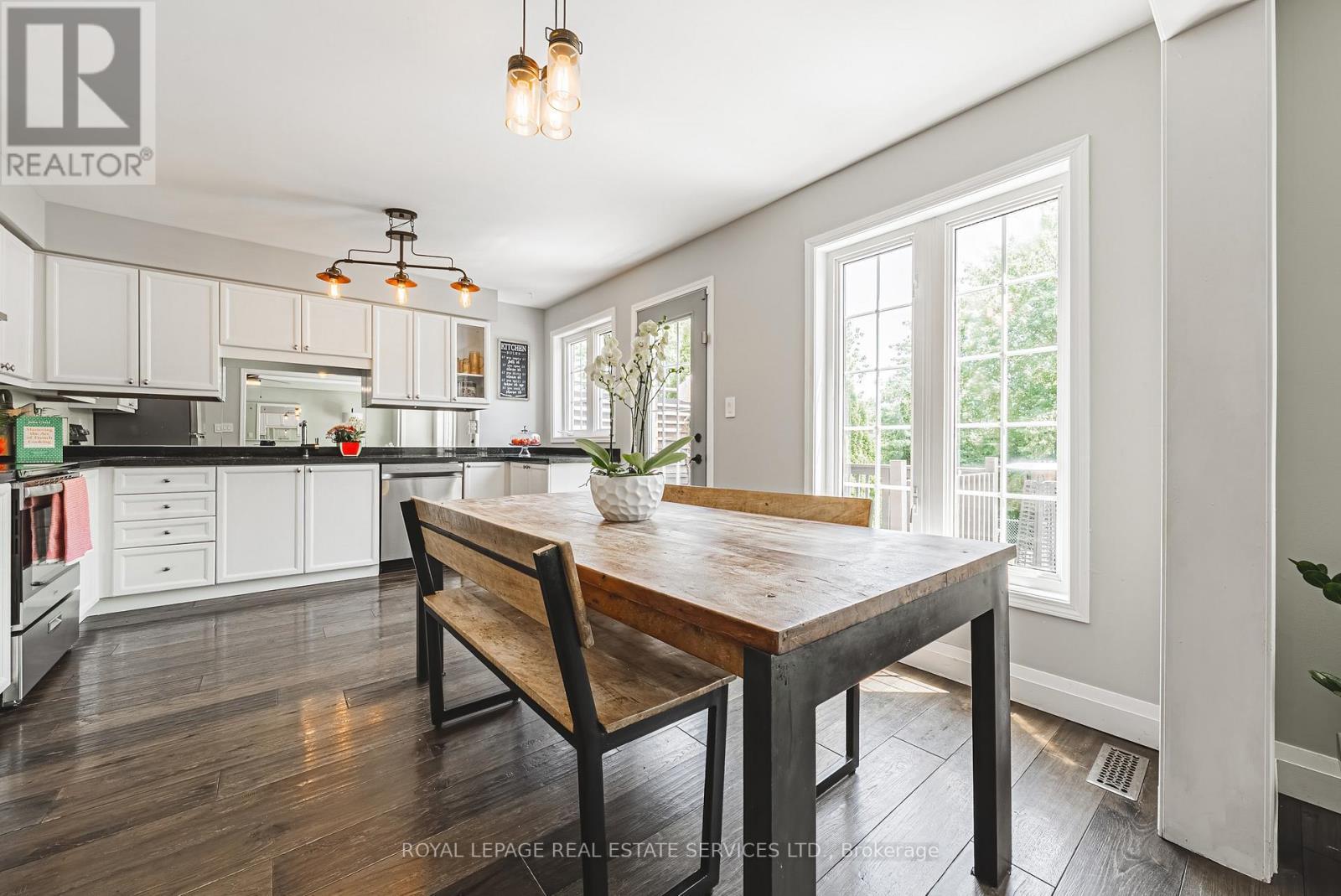 












5604 THORN LANE

,
Burlington,




Ontario
L7L6T5

