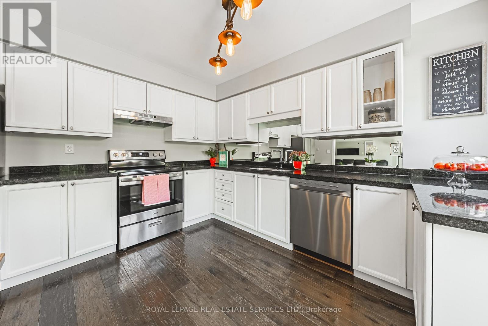 












5604 THORN LANE

,
Burlington,




Ontario
L7L6T5

