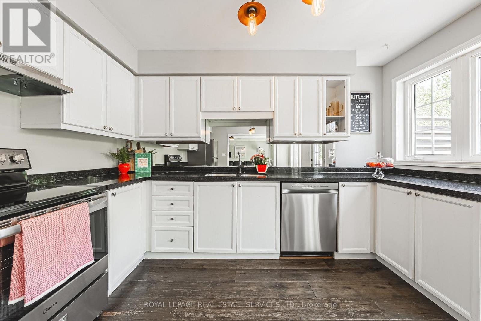 












5604 THORN LANE

,
Burlington,




Ontario
L7L6T5

