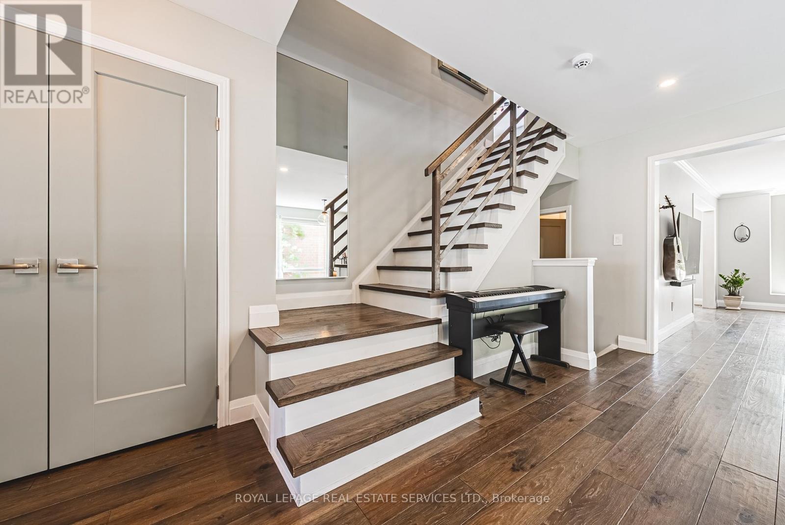 












5604 THORN LANE

,
Burlington,




Ontario
L7L6T5

