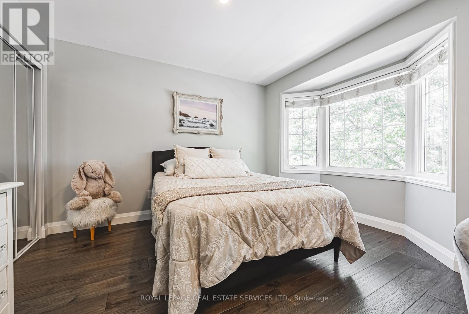 












5604 THORN LANE

,
Burlington,




Ontario
L7L6T5

