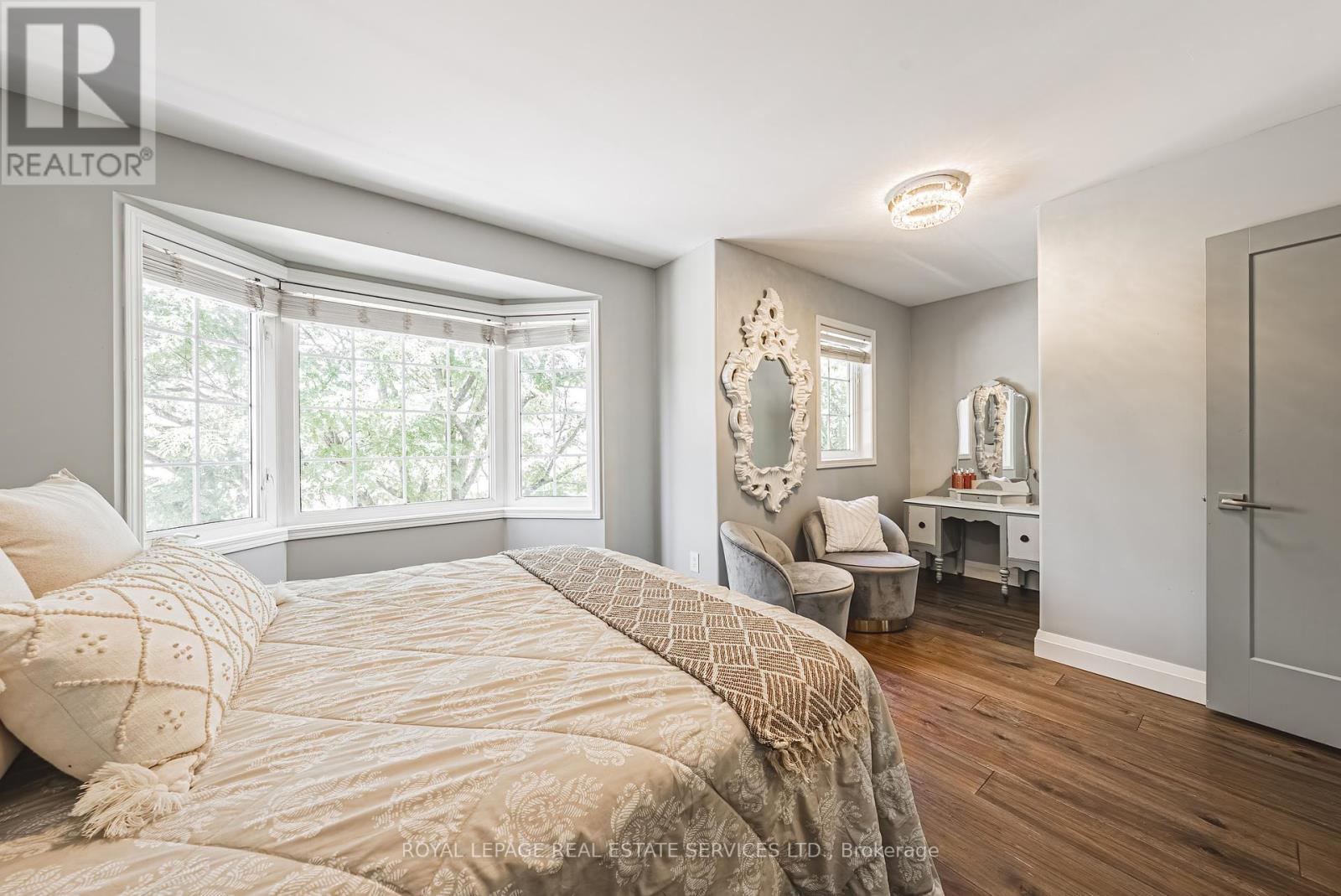 












5604 THORN LANE

,
Burlington,




Ontario
L7L6T5

