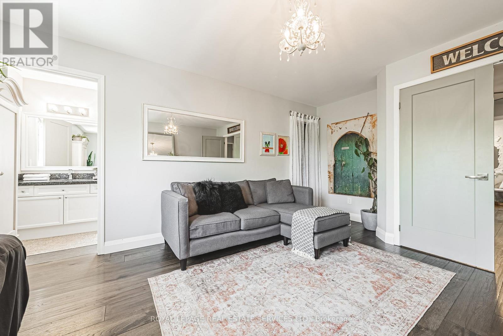 












5604 THORN LANE

,
Burlington,




Ontario
L7L6T5


