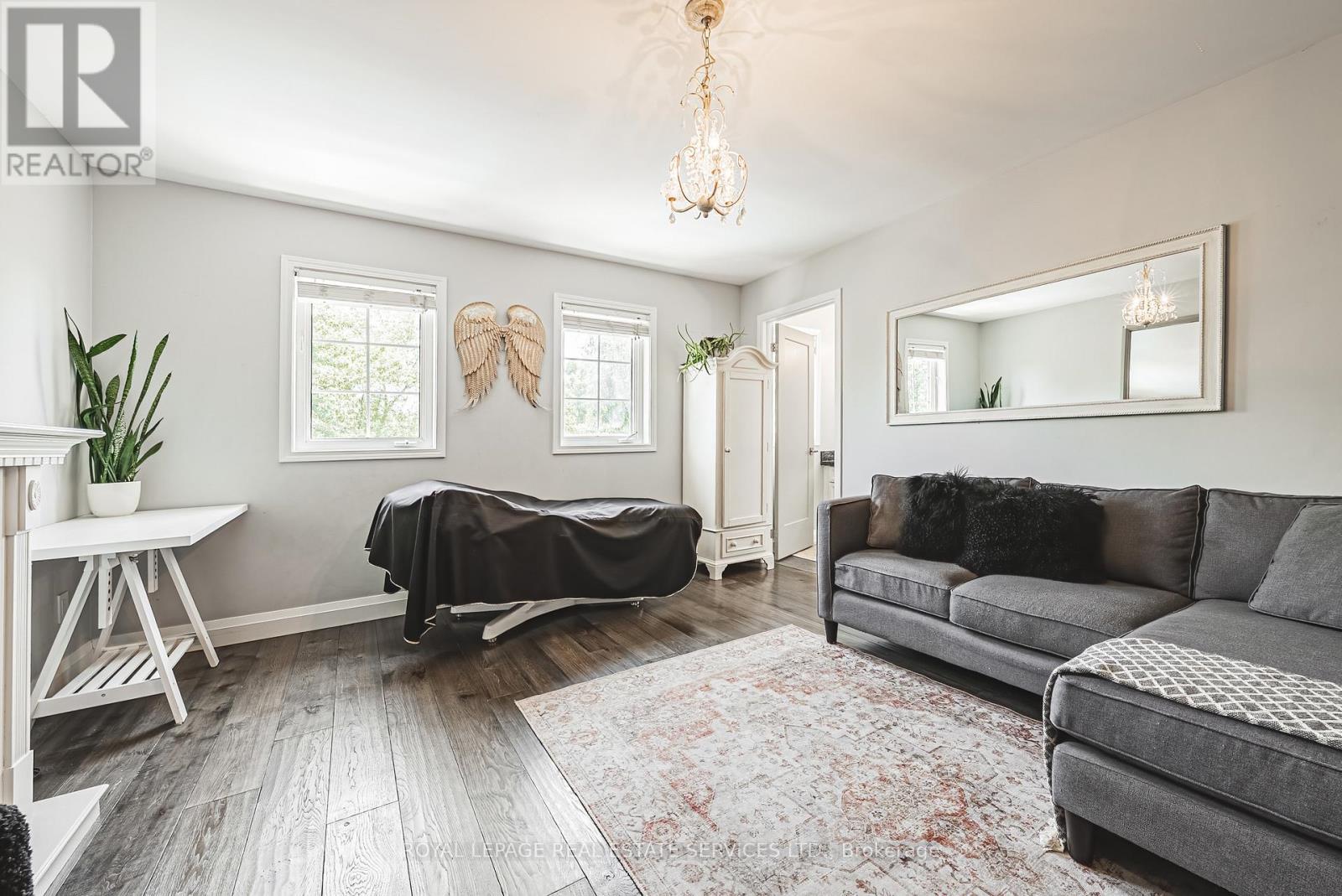 












5604 THORN LANE

,
Burlington,




Ontario
L7L6T5

