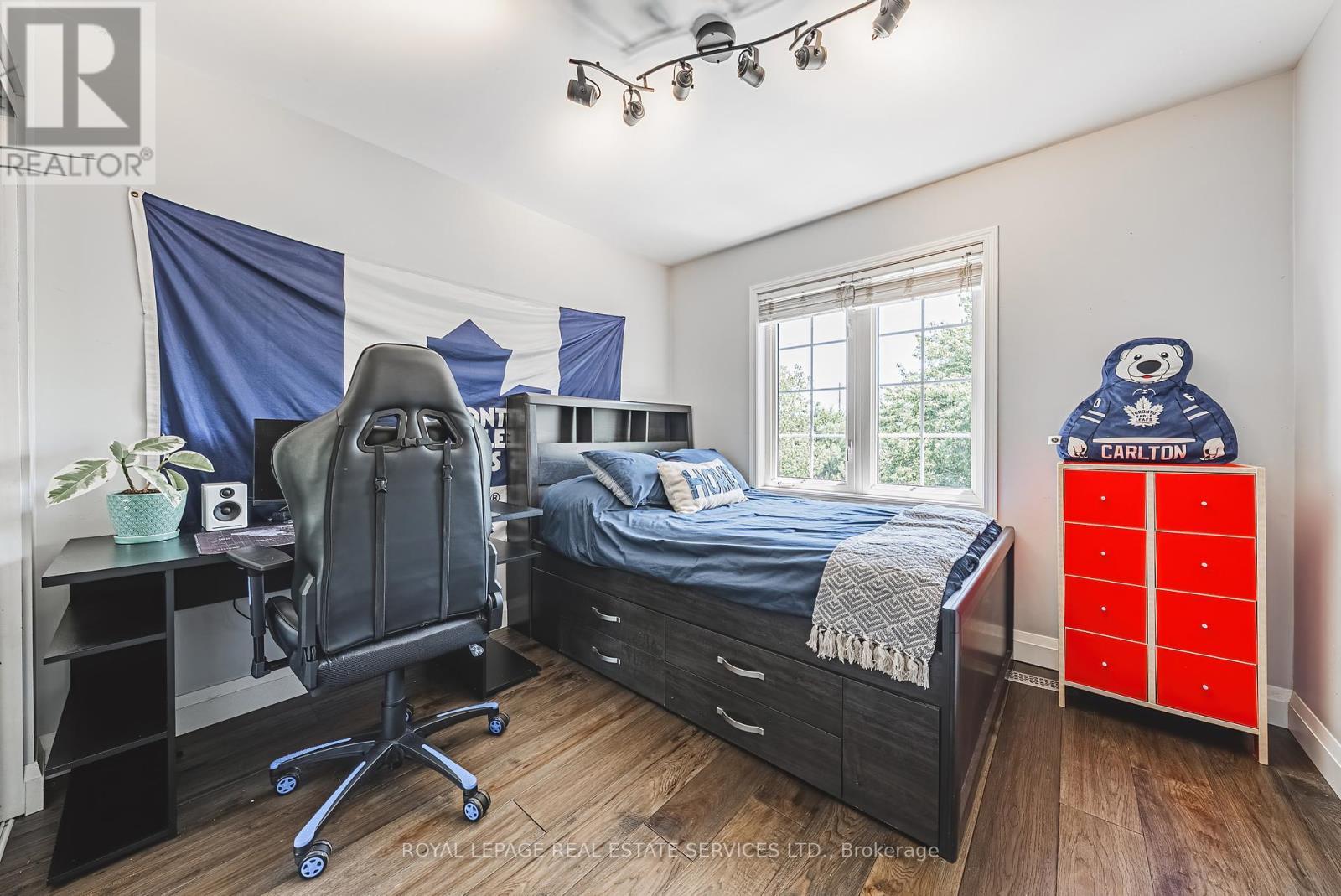 












5604 THORN LANE

,
Burlington,




Ontario
L7L6T5

