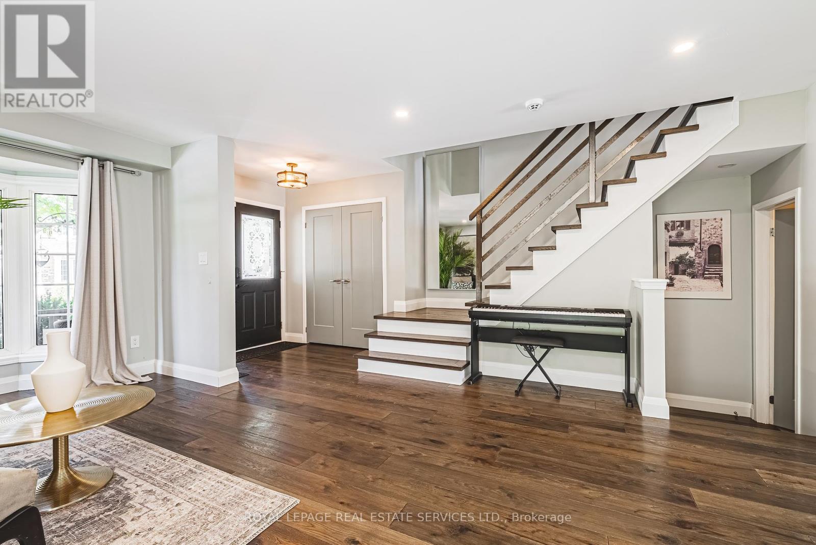 












5604 THORN LANE

,
Burlington,




Ontario
L7L6T5

