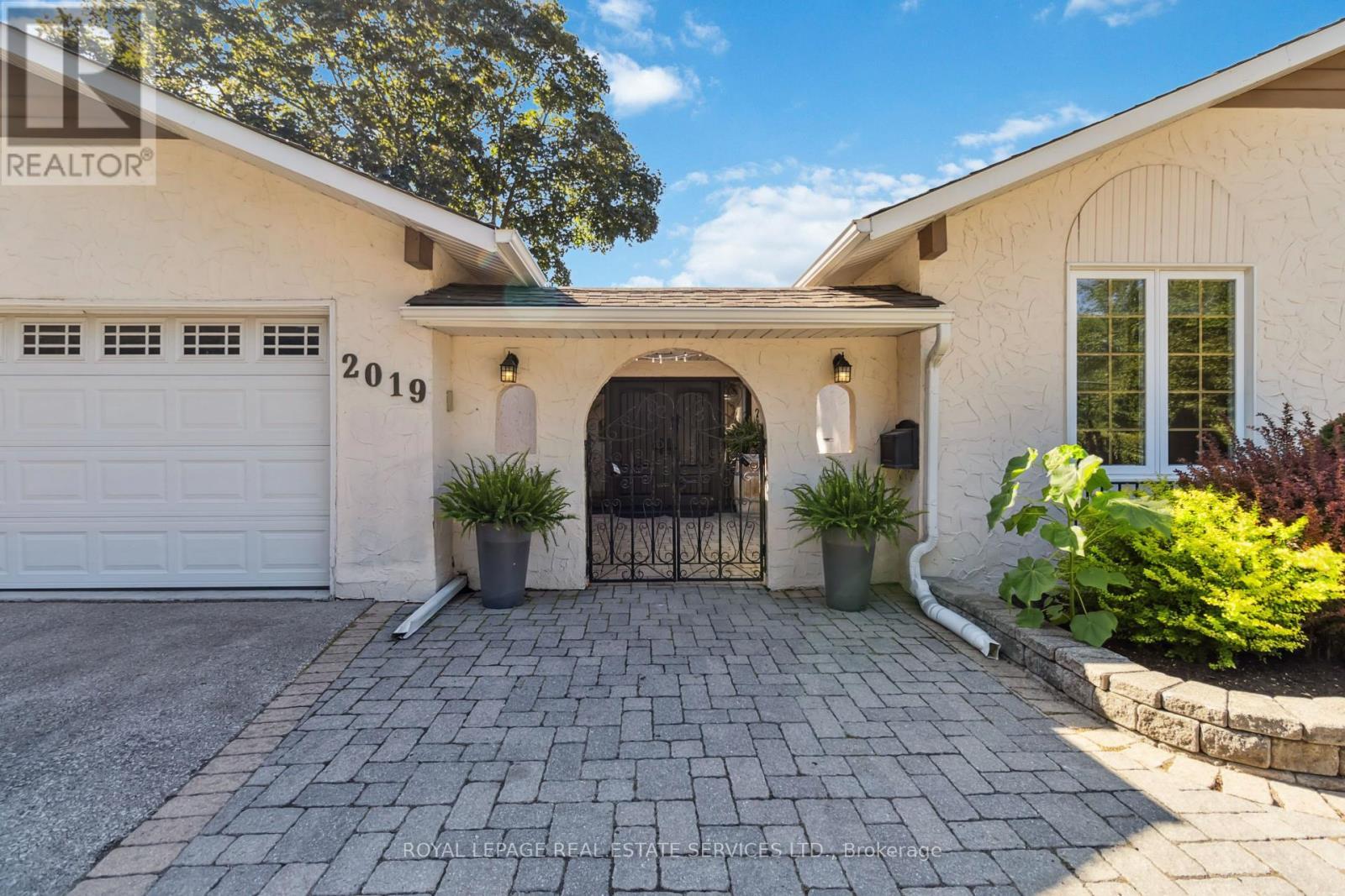 












2019 LAKESHORE ROAD W

,
Oakville,




Ontario
L6L1G6

