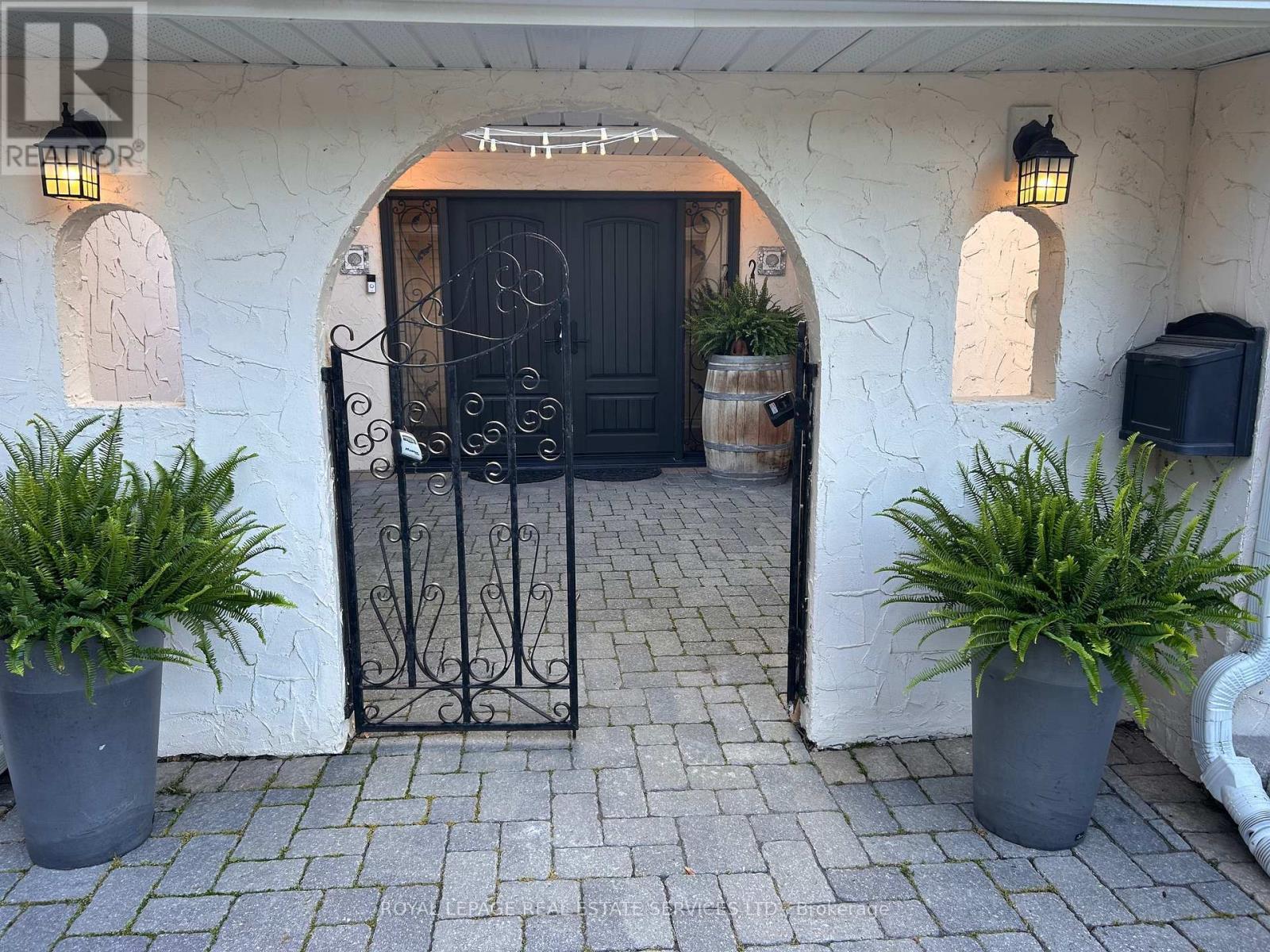 












2019 LAKESHORE ROAD W

,
Oakville,




Ontario
L6L1G6

