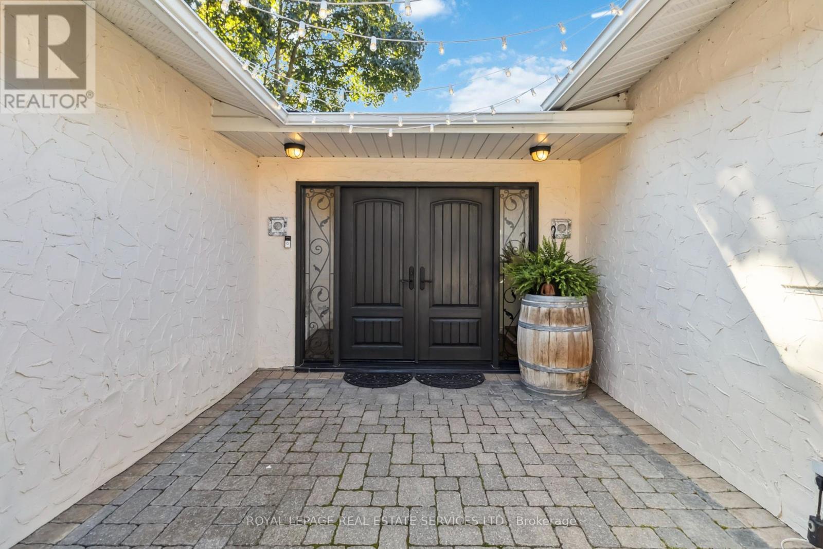












2019 LAKESHORE ROAD W

,
Oakville,




Ontario
L6L1G6

