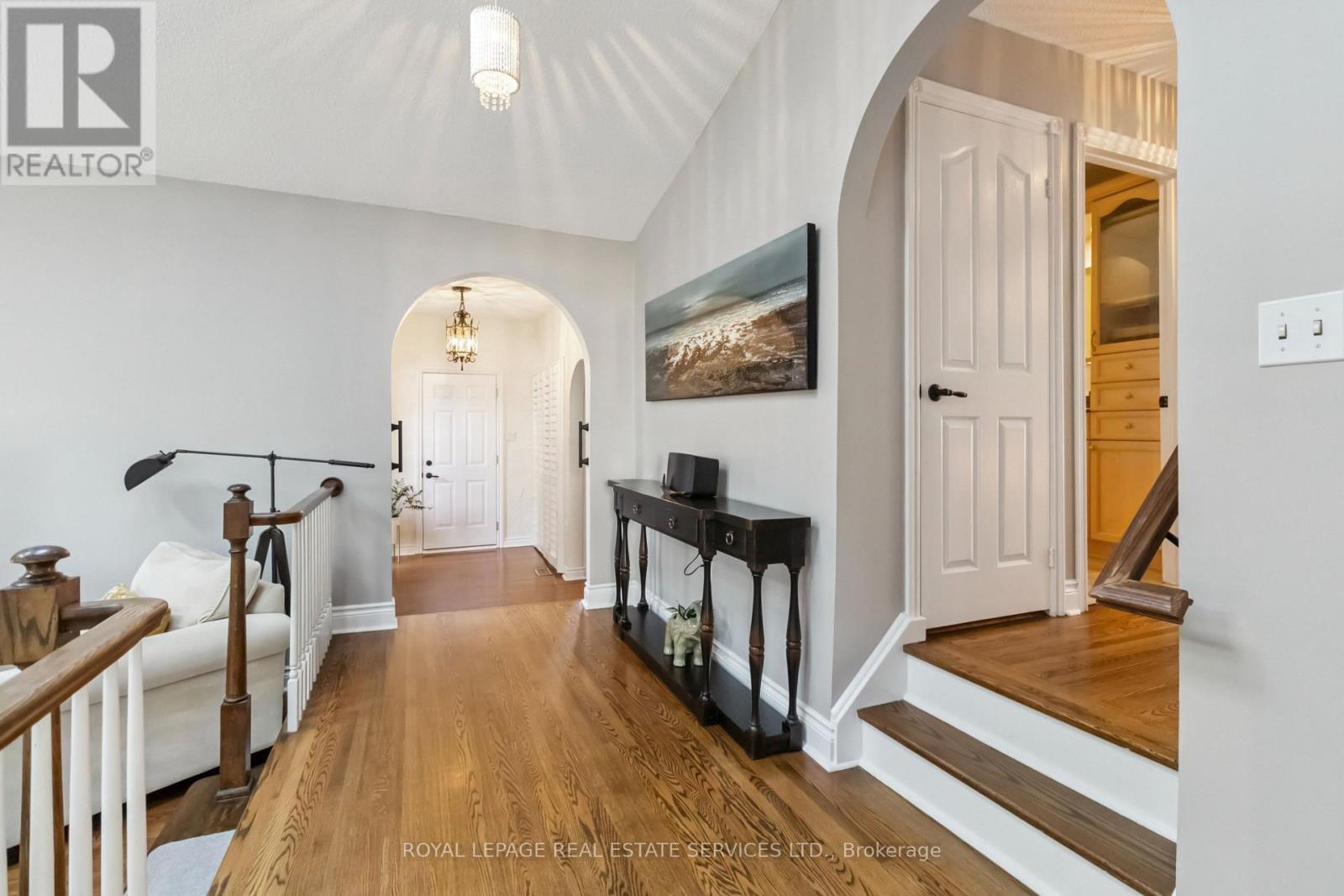 












2019 LAKESHORE ROAD W

,
Oakville,




Ontario
L6L1G6

