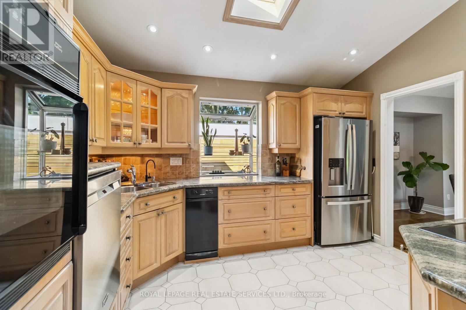 












2019 LAKESHORE ROAD W

,
Oakville,




Ontario
L6L1G6

