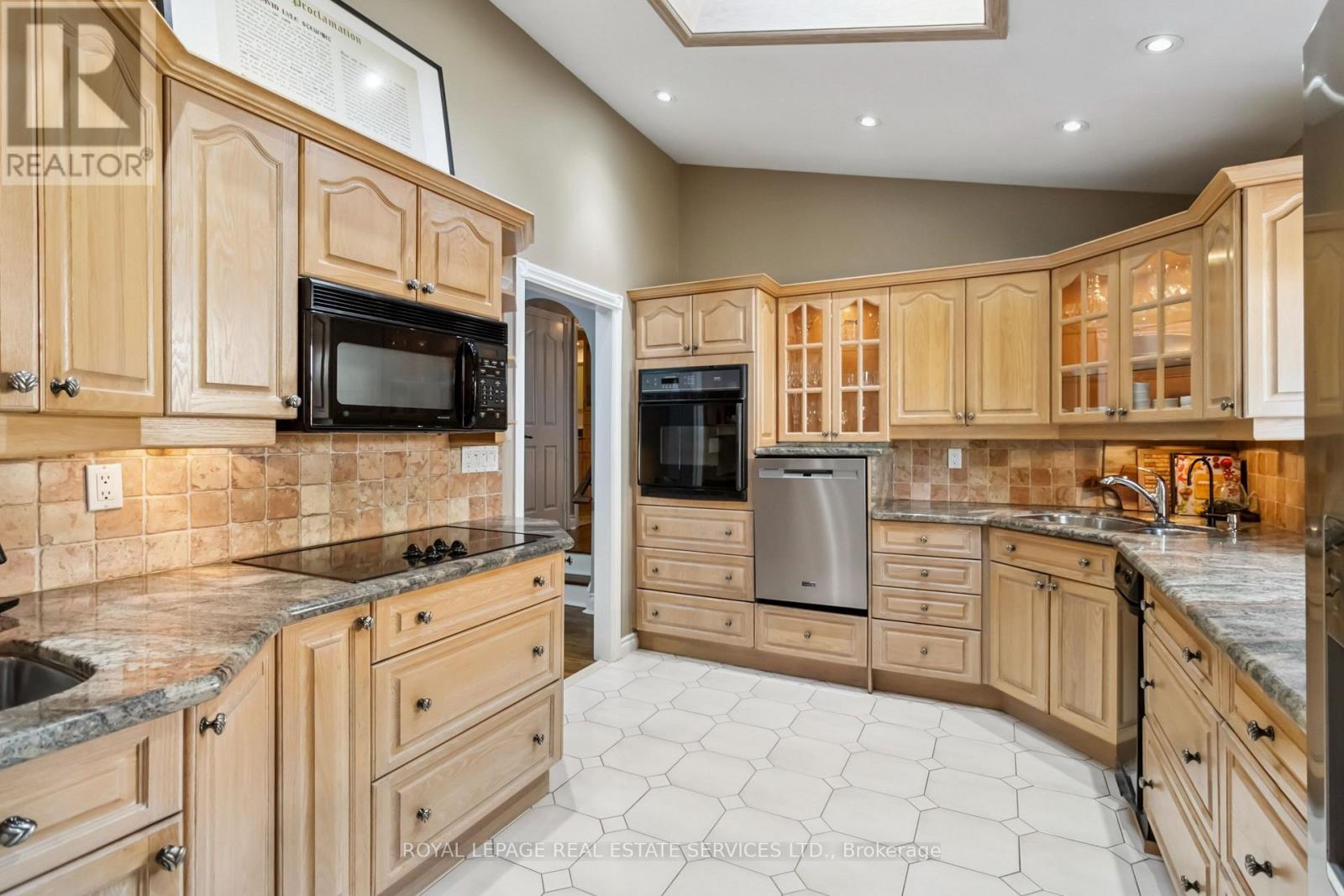 












2019 LAKESHORE ROAD W

,
Oakville,




Ontario
L6L1G6

