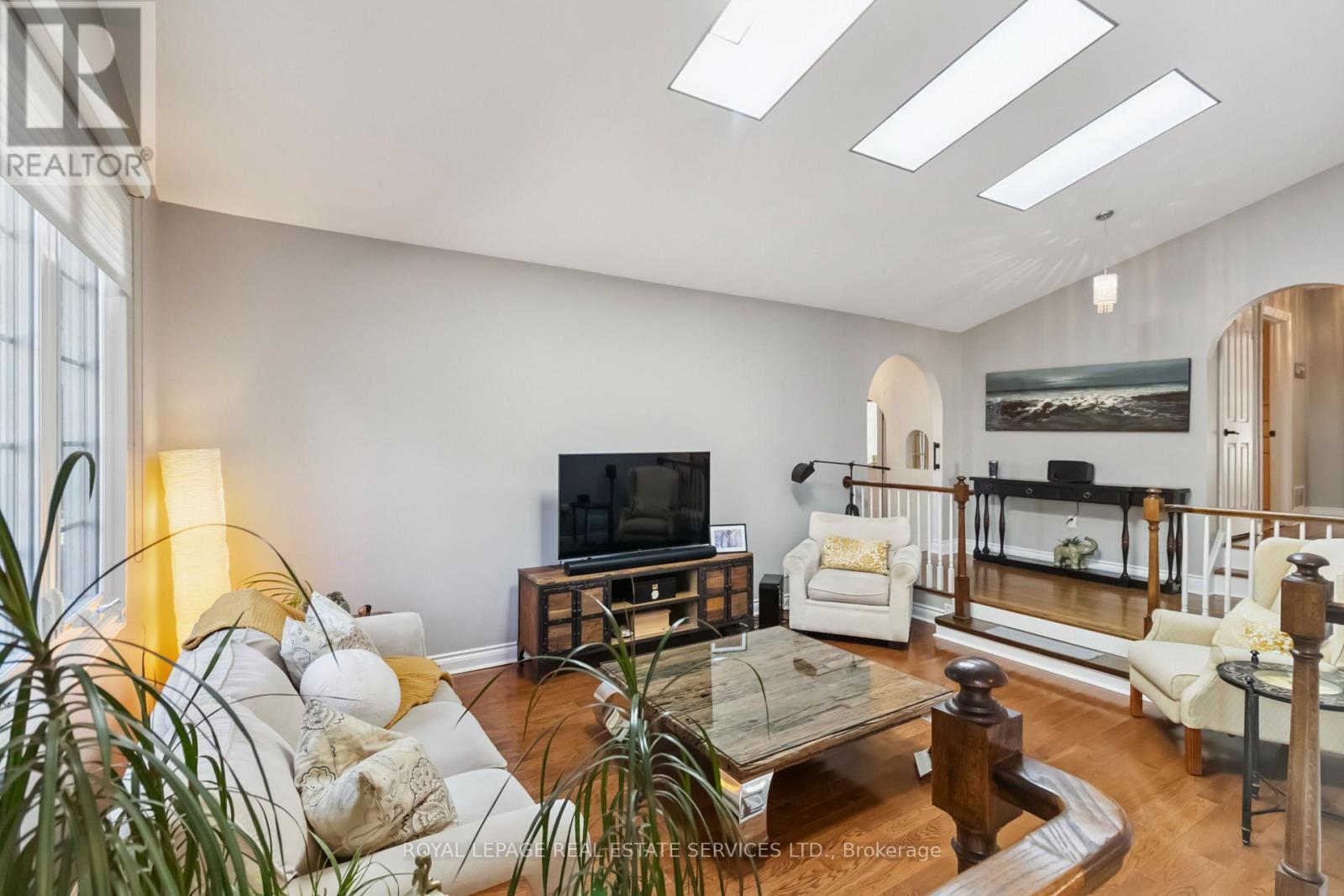 












2019 LAKESHORE ROAD W

,
Oakville,




Ontario
L6L1G6

